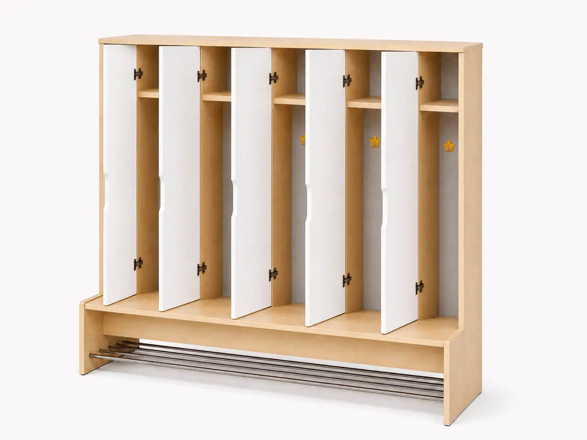 kita_garderobe_5_tueren_weiss
