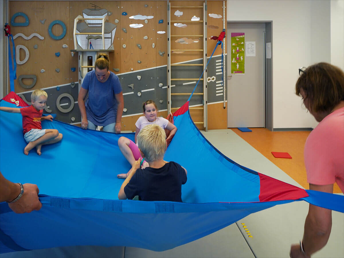 schwebetuch-spielgereat-kita