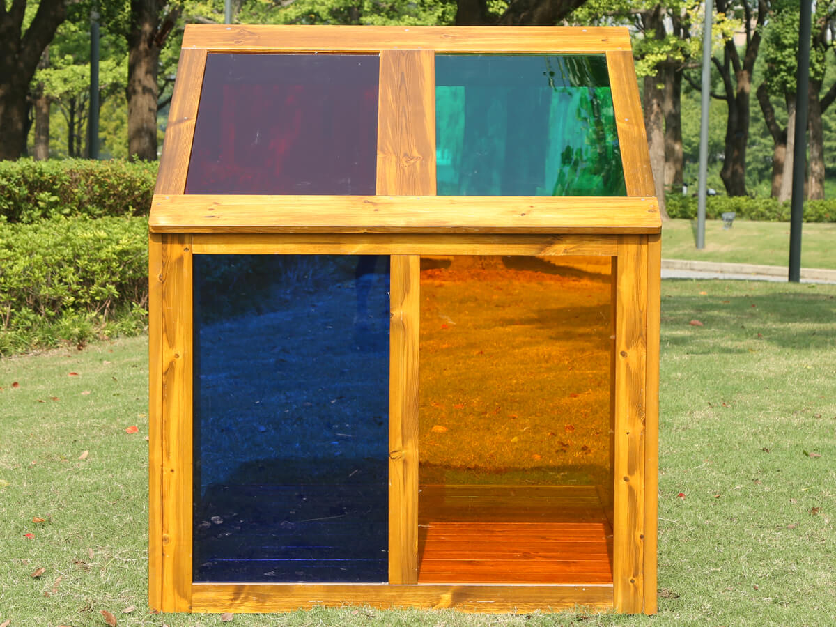regenbogen-glas-spielhaus-kita-gartenhaus
