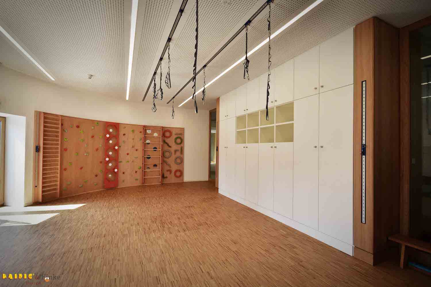 Runde-Kletterwand-für-Bewegungsraum