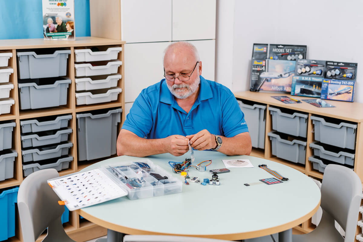 runder-tisch-kita-schule Runder, höhenverstellbarer Tisch Ø 100 cm