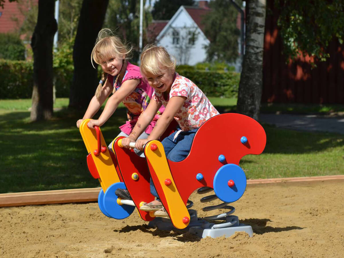 spielplatzgeräte-wippe