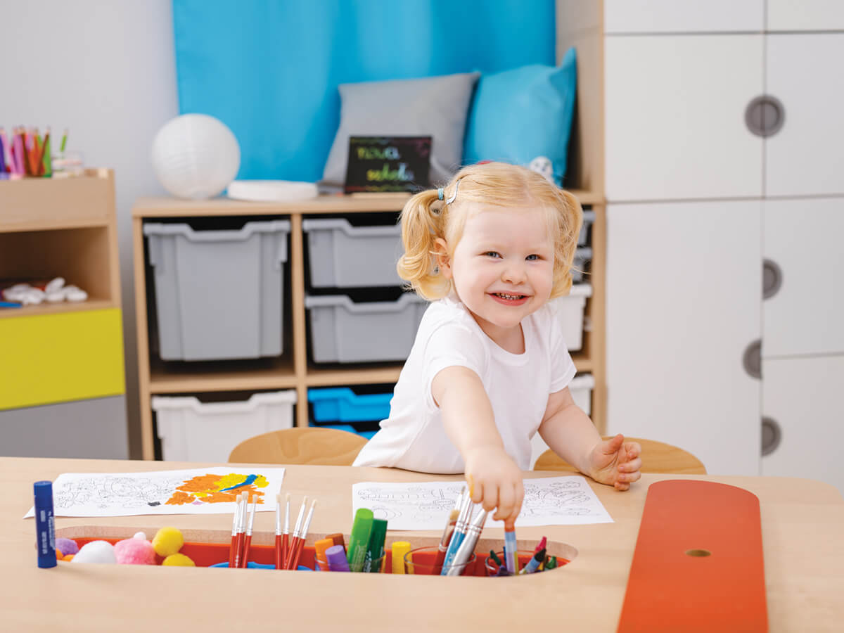 Kindergarten Maltisch mit verstellbaren beinen