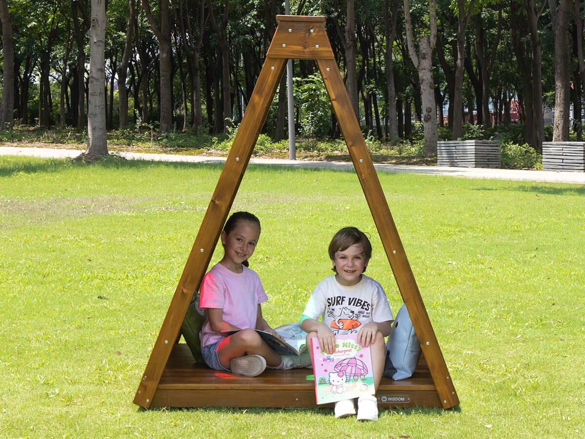 Outdoor-Regenbogen-Krabbelhaus-wisdom