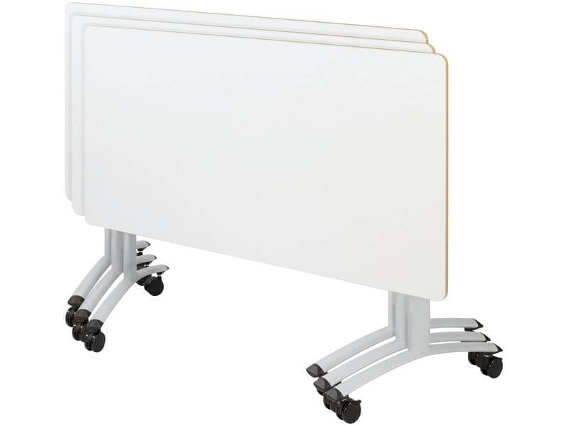 Klapptische-gestapelt-haidig