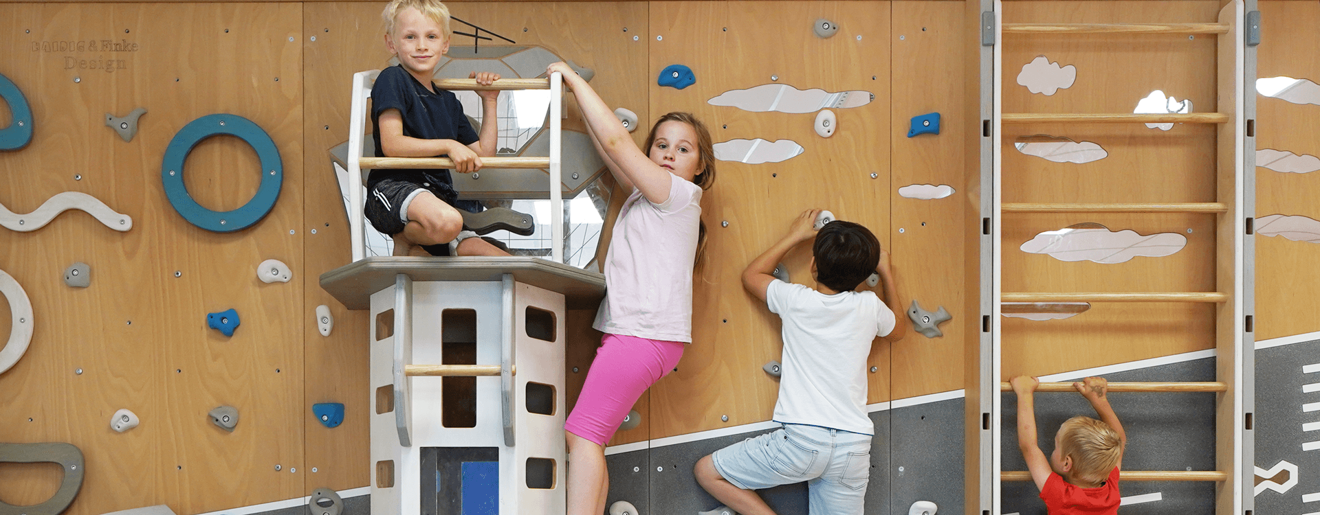 haidig-bewegungsraum-mit-kletterwand