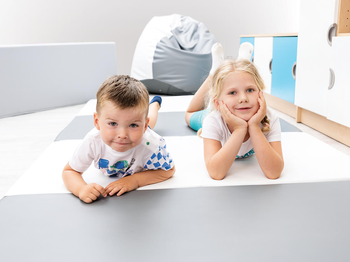 Faltmatte-4-teilig-spielepolster-weiss Spielepolster