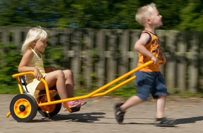 Kinderfahrzeug-für-Rollenspiel