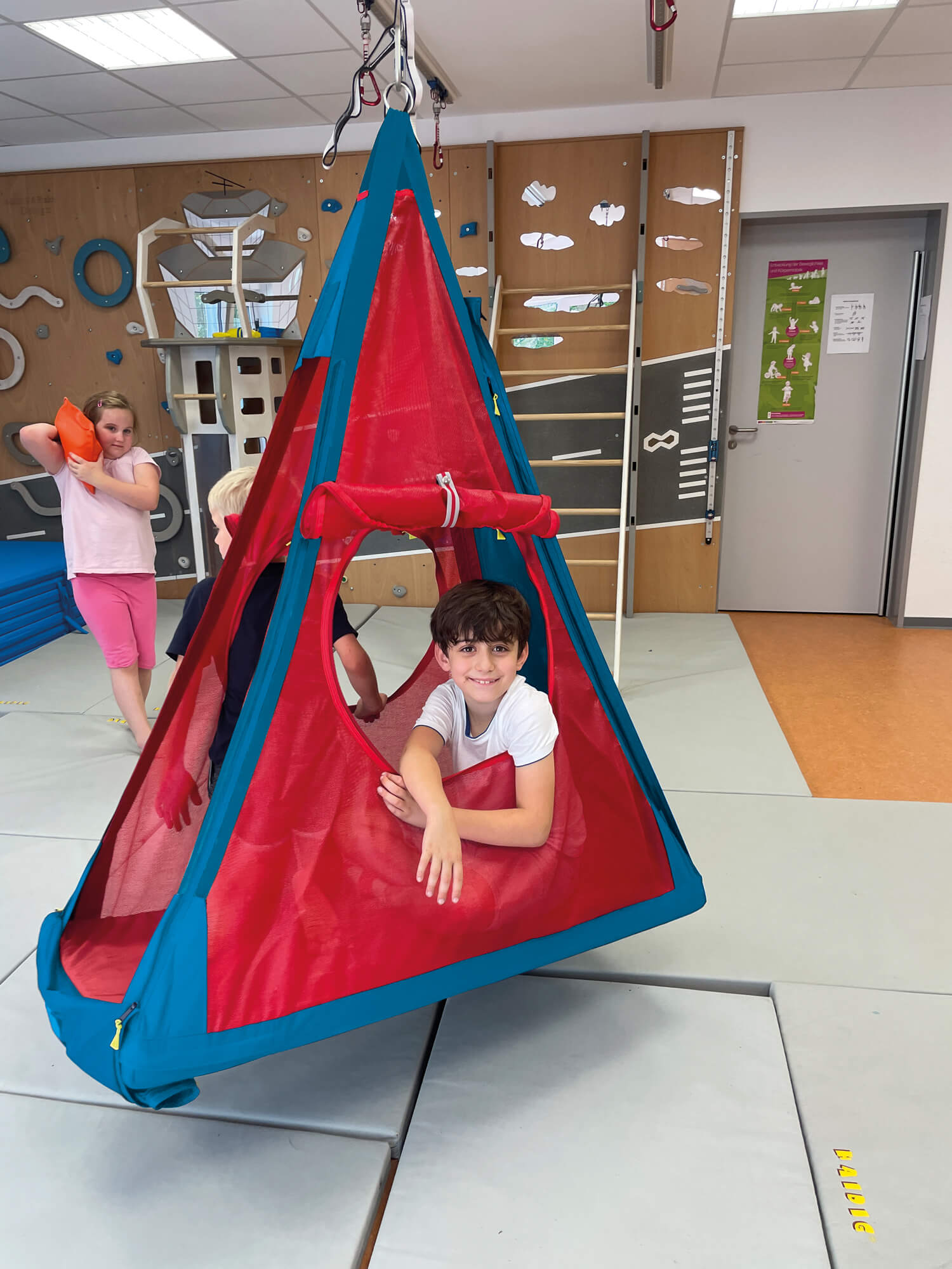 Tipi-Schaukel HAIDIG® Schaukelzelt Tipi-Schaukel-kita-bewegungsraum