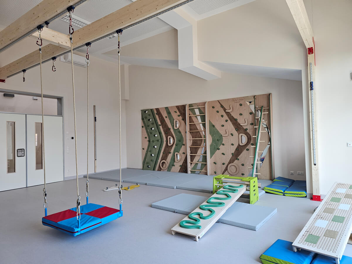 therapieschaukel-im-bewegungsraum-2026