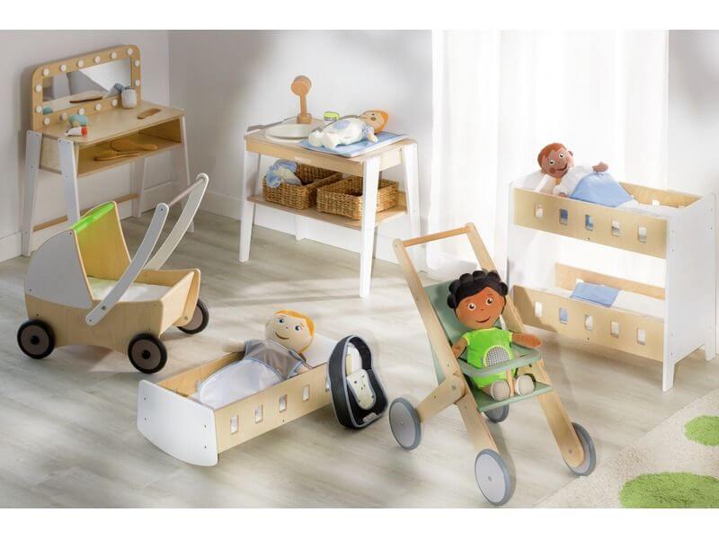 kindergarten-spielecke-puppenwagen
