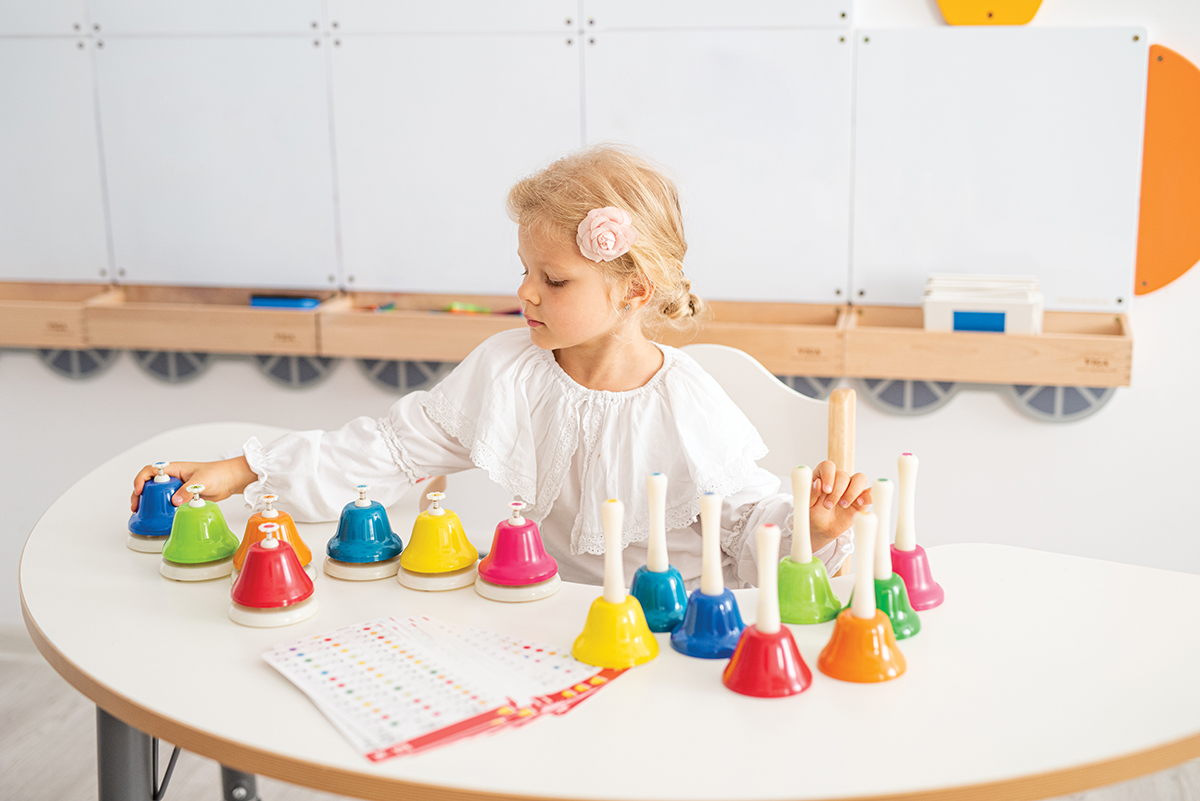 Höhenverstellbarer Hufeisentisch kitamöbel