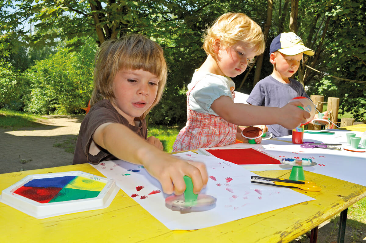 kinderstempel-spuren-im-wald