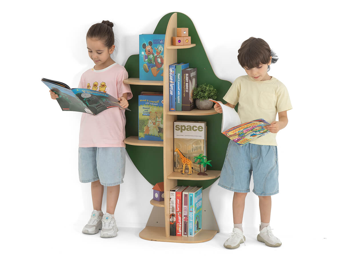 robustes-buecherregal-baum