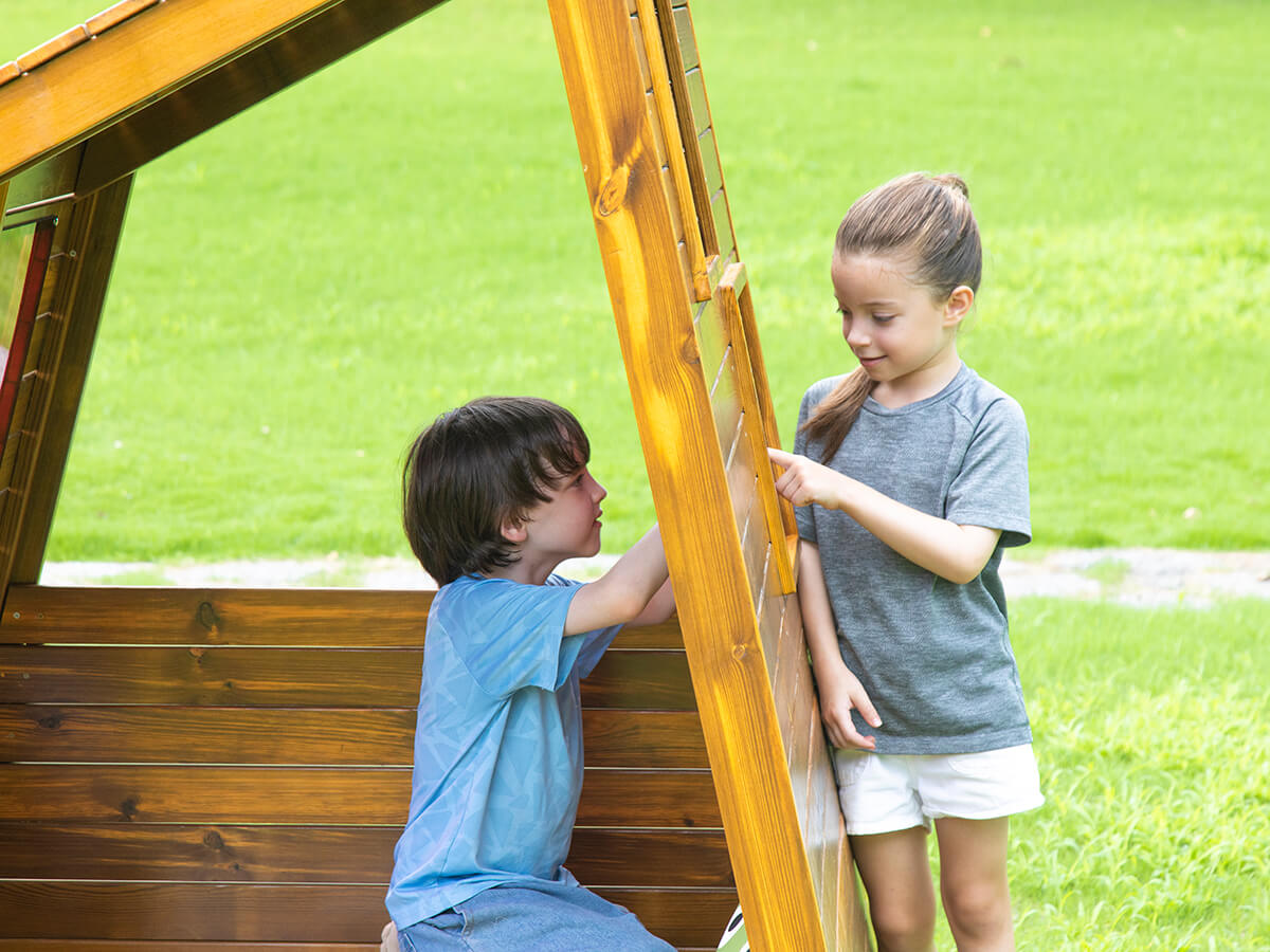 Spielhaus-Outdoor-Cabana-mit-fenstern