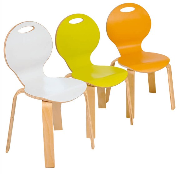 Stapelstuhl mit farbiger Sitzschale