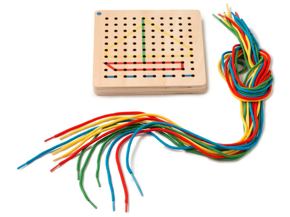 2-in-1 Montessori Fädelspiel Aus Holz - Mit Perlen & Formen Zur Förderung Der Feinmotorik