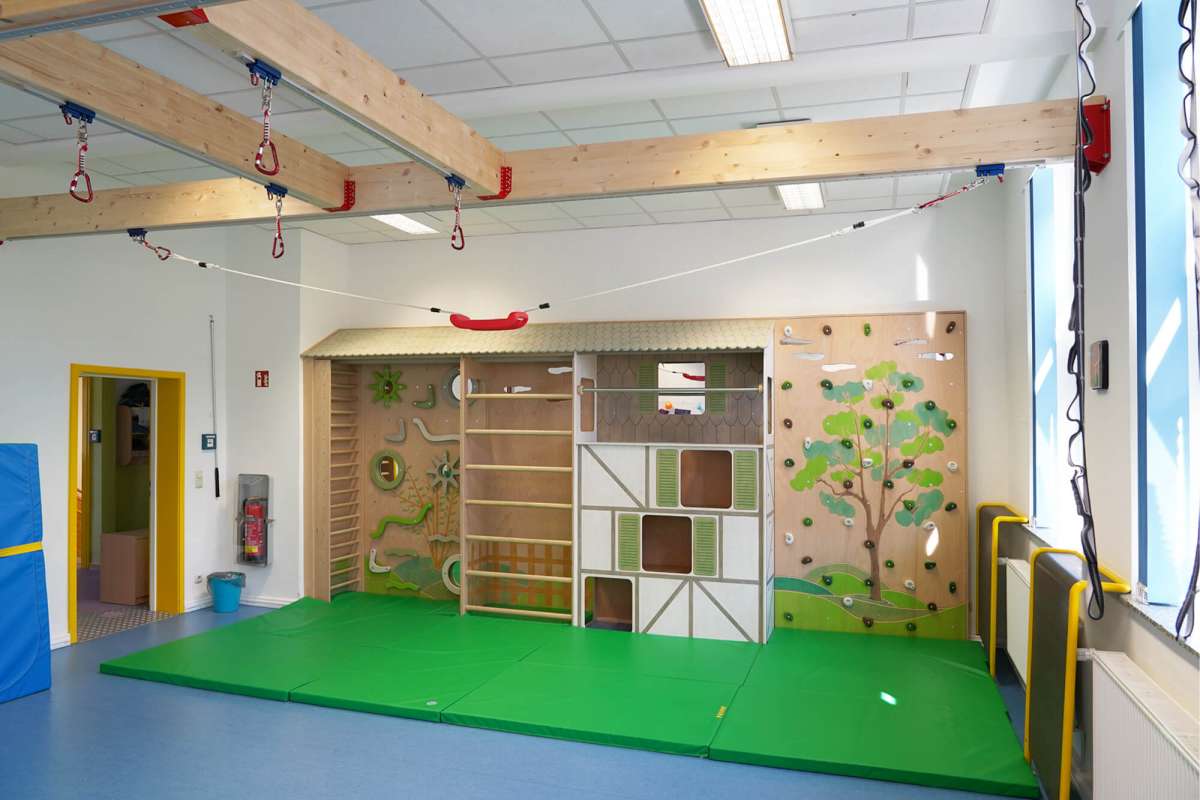 Bewegungsraum mit Bällebad | Kindergartenbedarf HAIDIG Online-Shop