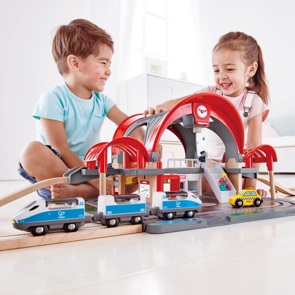 Hape Eisenbahn-Set "Großstadtbahnhof"